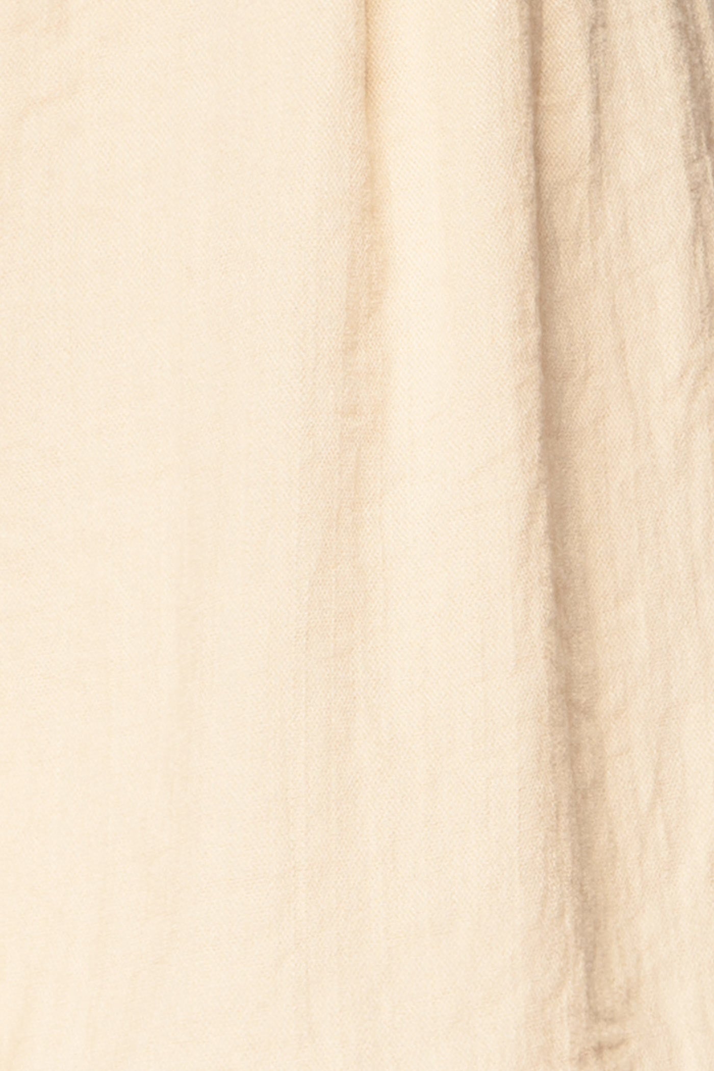 Close-up Itarsi Beige High-Waisted Shorts with Elastic Waist and Pockets at la petite garçonne
