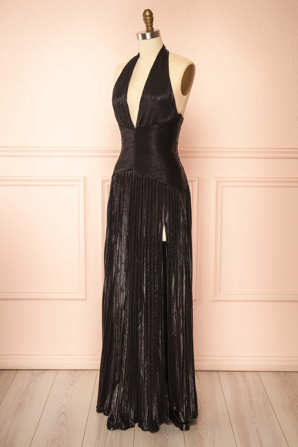 Itsumo | Black Maxi Pleated Halter Dress