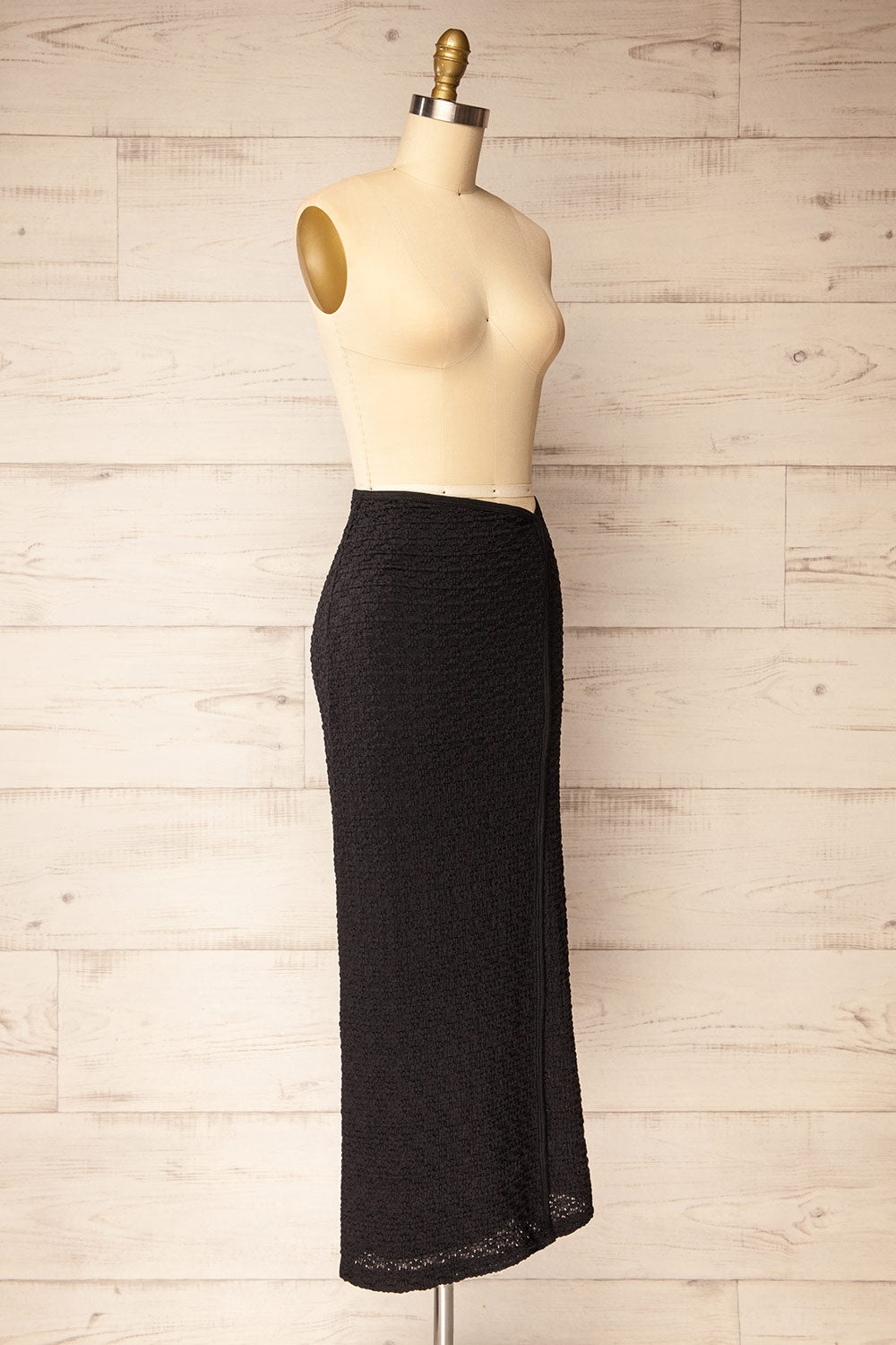 Izumi Fitted Midi Black Skirt | La petite garçonne side view
