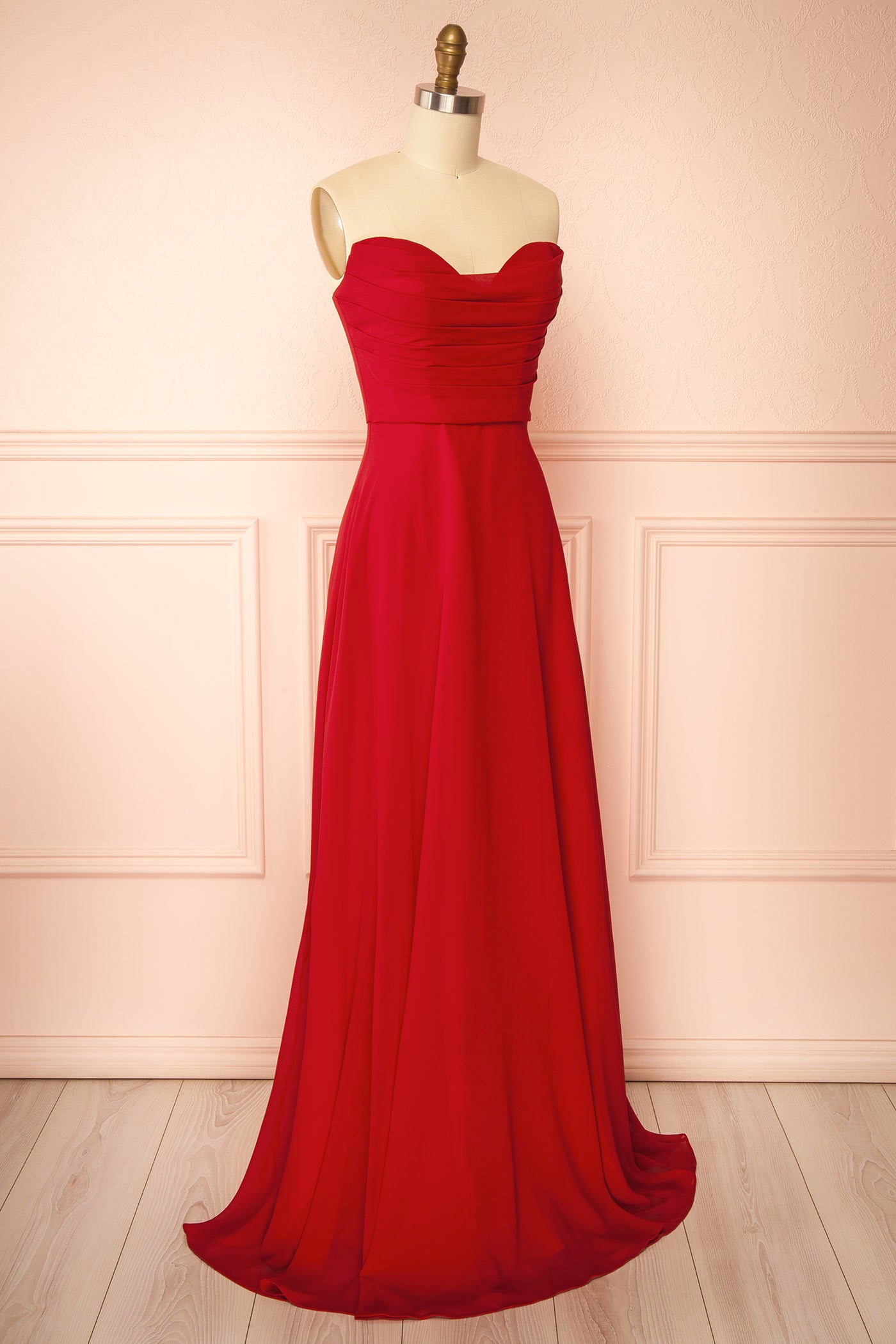 Janie Rouge | Robe Maxi en Chiffon avec Décolleté en Coeur et Foulard