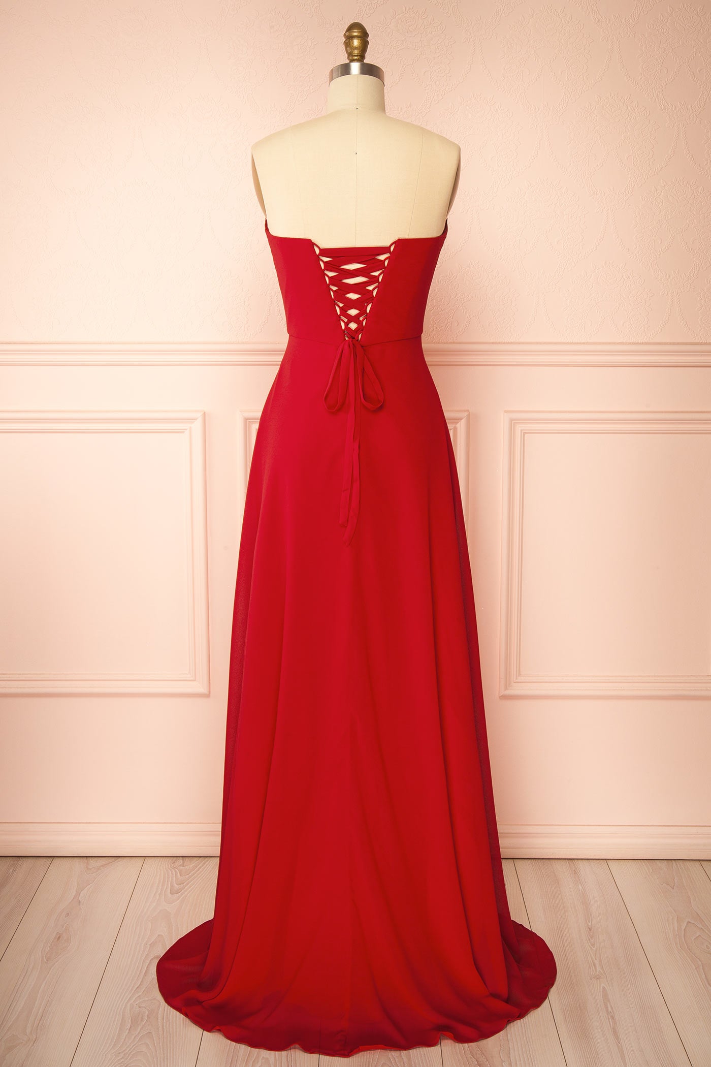 Janie Rouge | Robe Maxi en Chiffon avec Décolleté en Coeur et Foulard