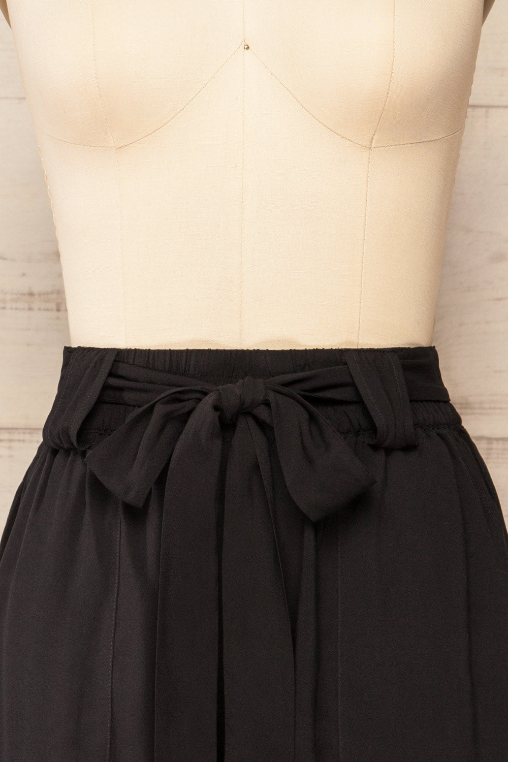Joey Black High-Waisted Shorts w/ Belt | La petite garçonne front
