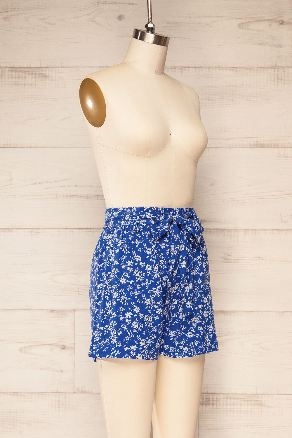Joey Floral Blue High-Waisted Shorts w/ Belt | La petite garçonne side view