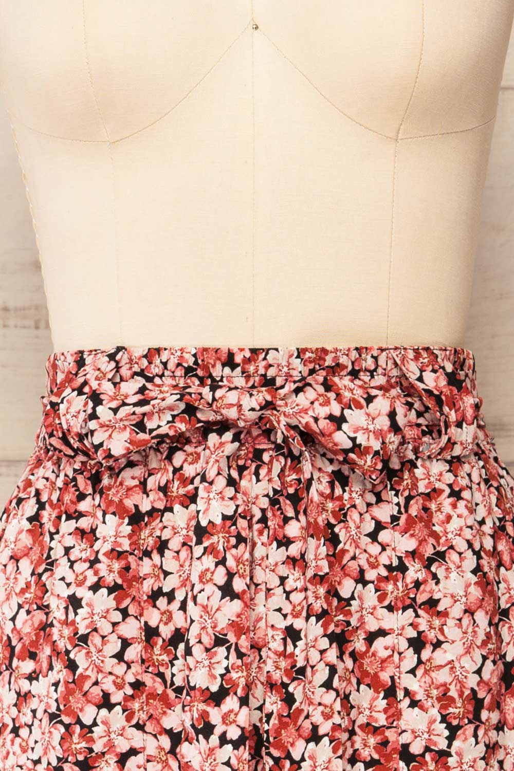 Joey Floral Red High-Waisted Shorts w/ Belt | La petite garçonne front