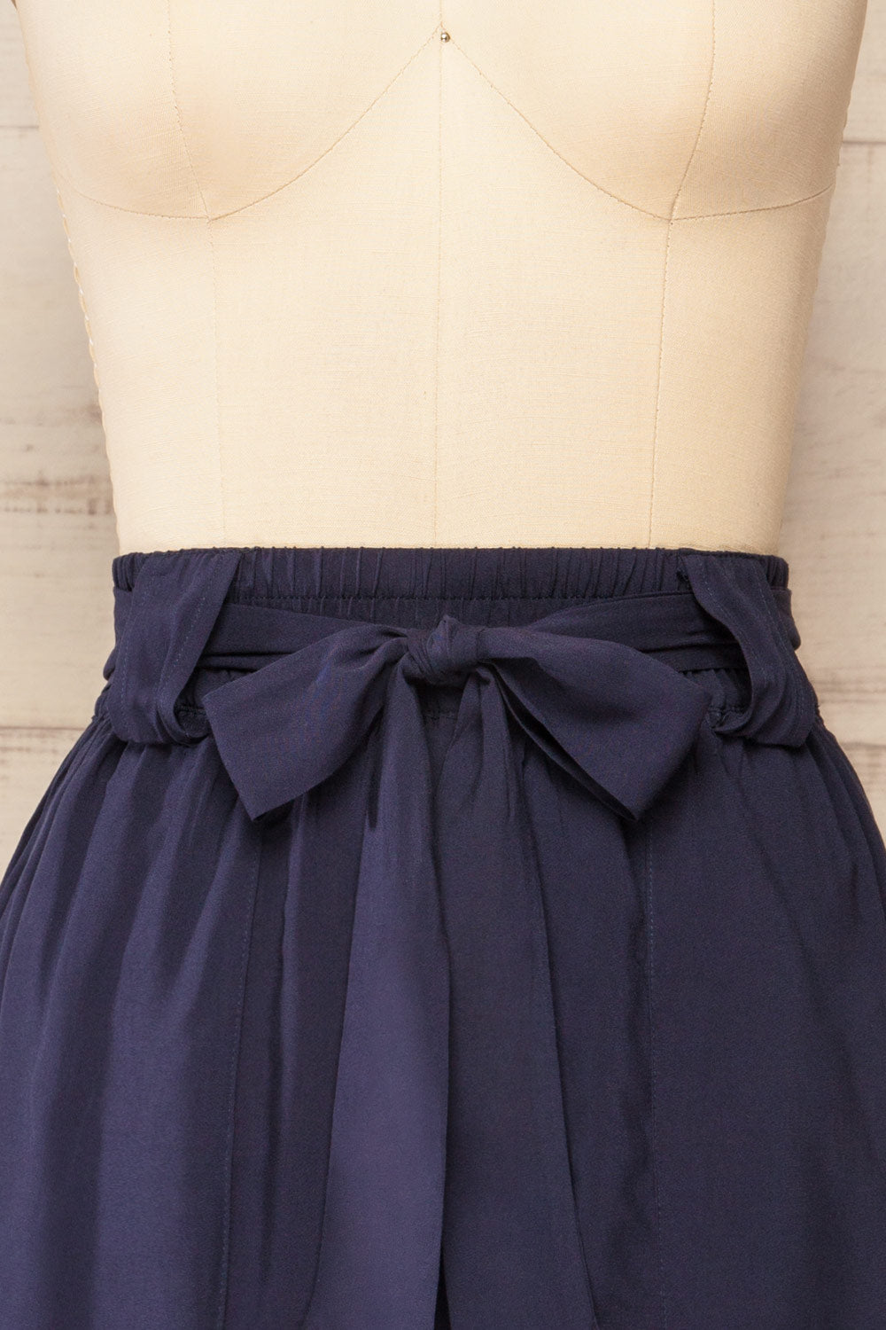 Joey Navy High-Waisted Shorts w/ Belt | La petite garçonne front
