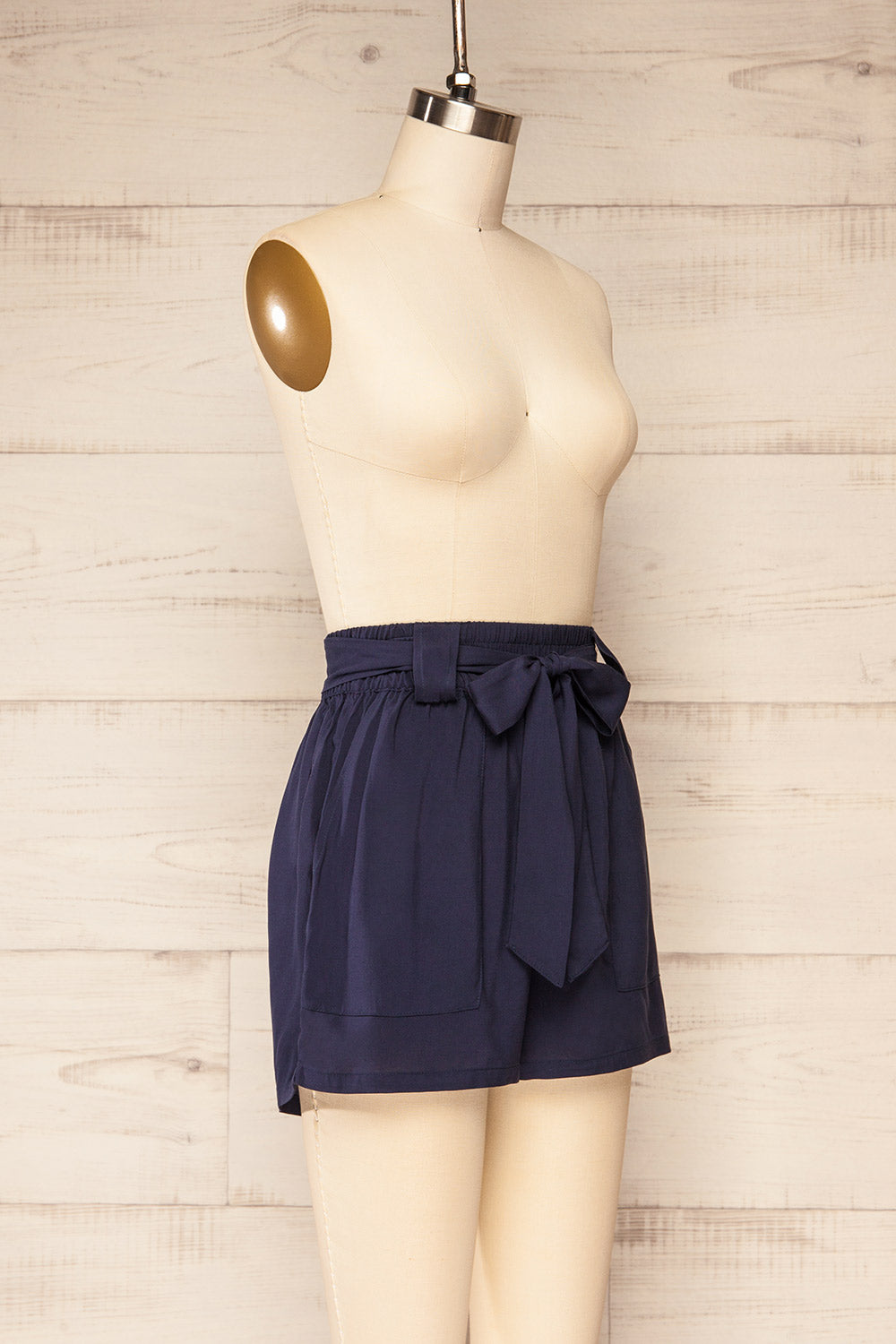 Joey Navy High-Waisted Shorts w/ Belt | La petite garçonne side view