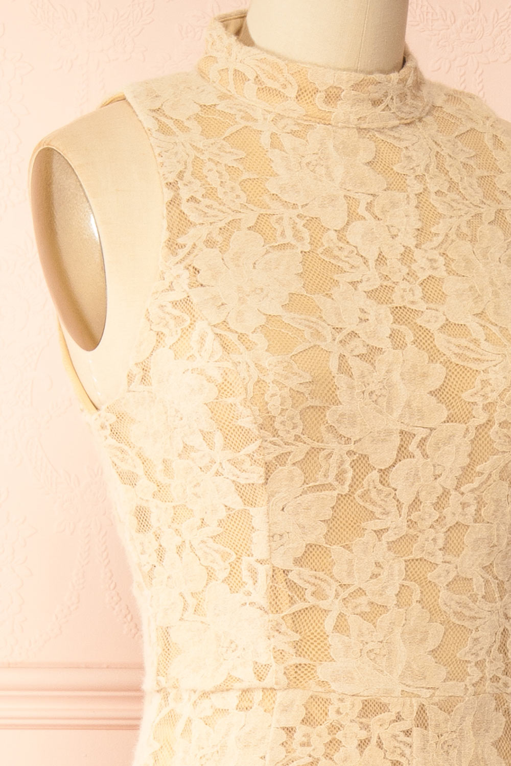 Josephine | Robe Midi Sans Manches Beige en Dentelle