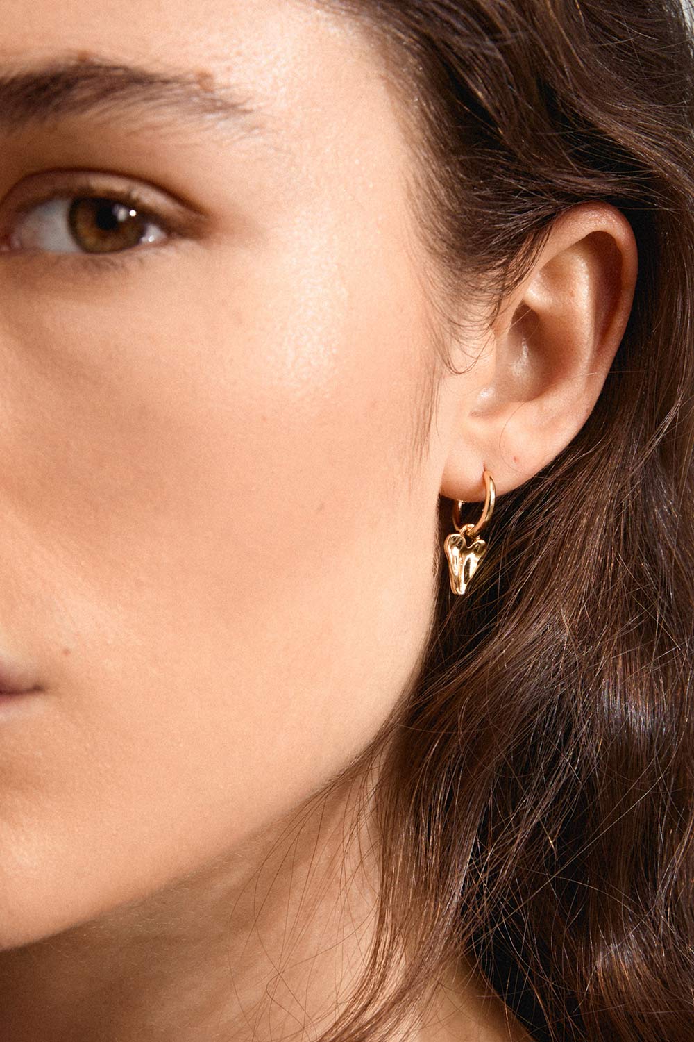 Jula Gold Organic Heart Pendant Earrings | La petite garçonne
