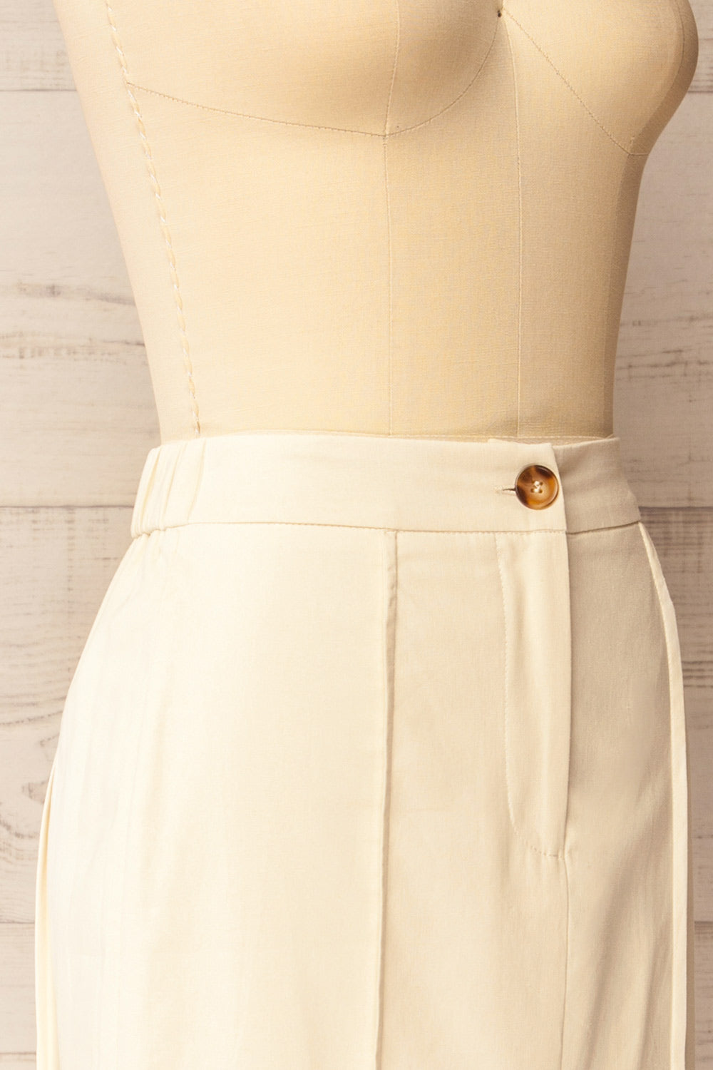 Kakani Beige High-Waisted Straight Midi Skirt | La petite garçonne side