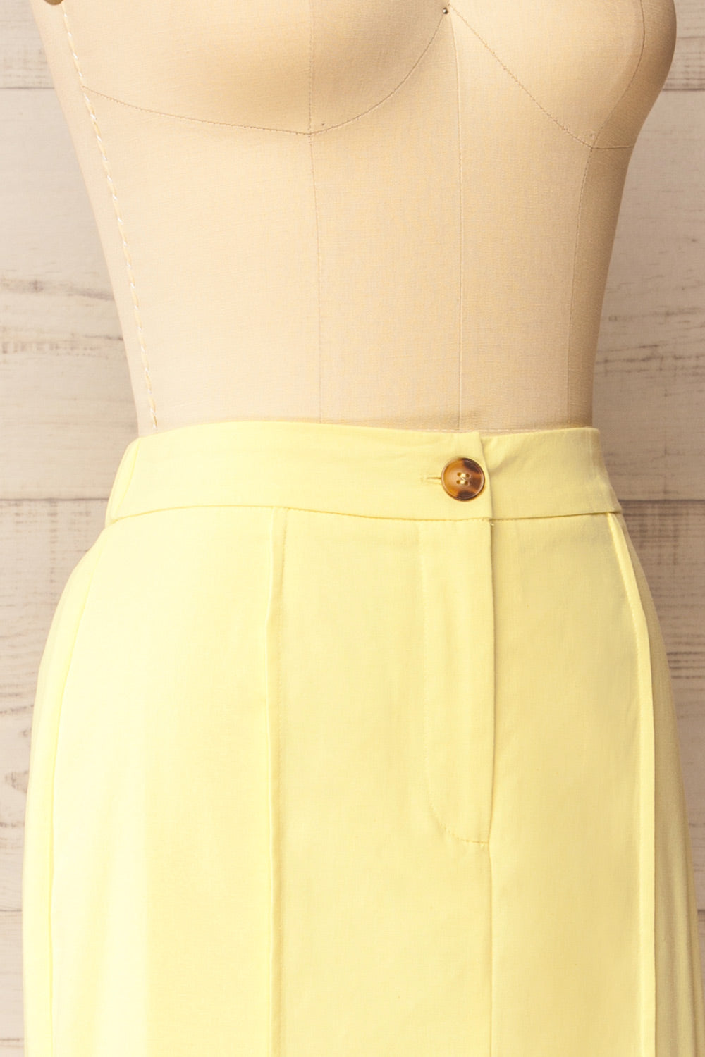 Kakani Light Yellow High-Waisted Straight Midi Skirt | La petite garçonne side