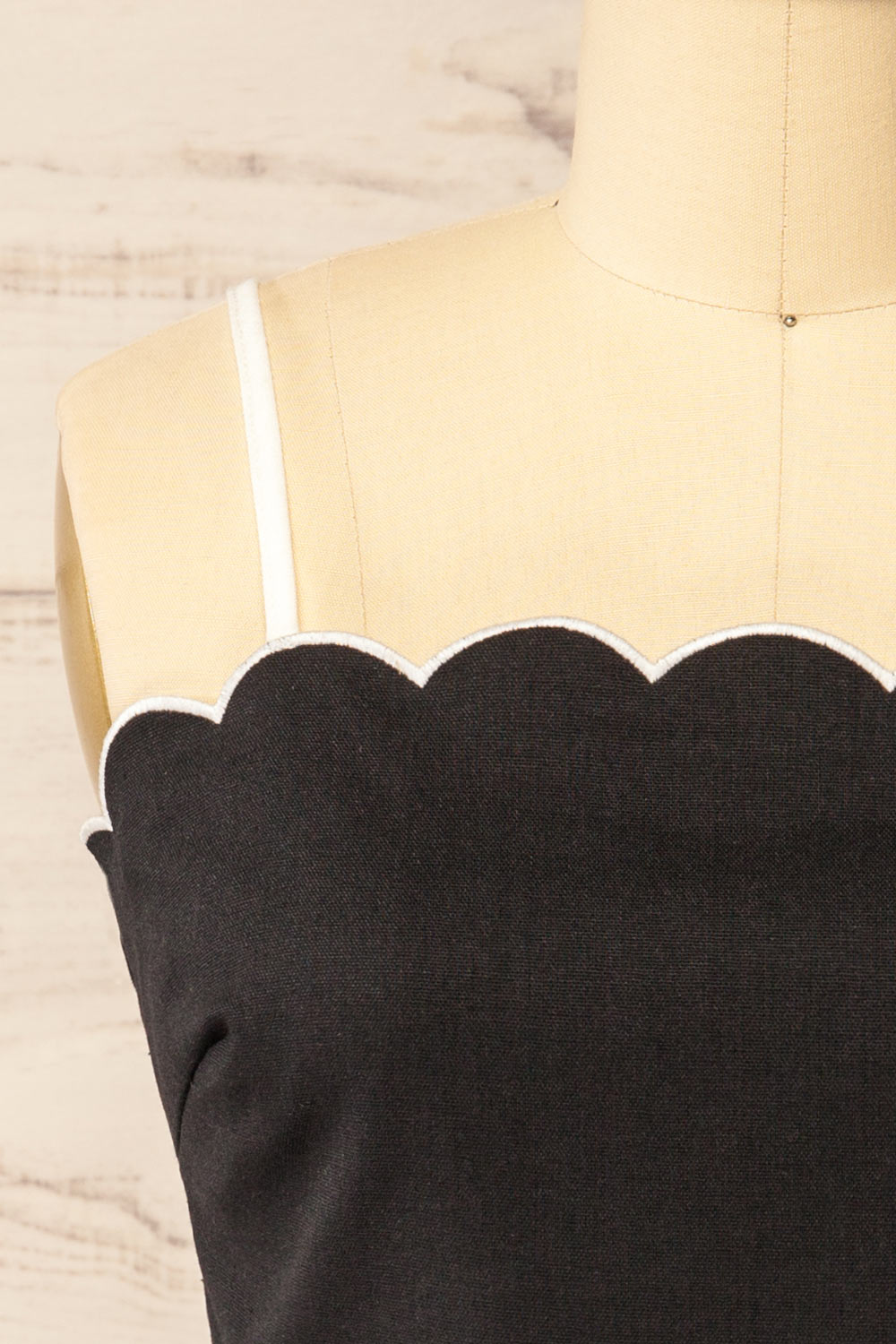 Kalila Black Cropped Top w/ Scalloped Hemline | La petite garçonne front