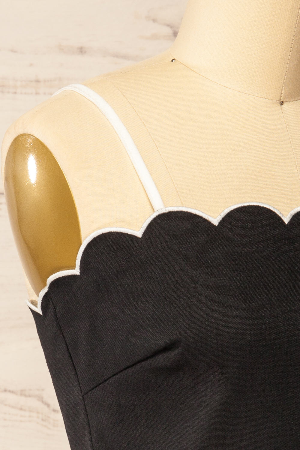 Kalila Black Cropped Top w/ Scalloped Hemline | La petite garçonne side