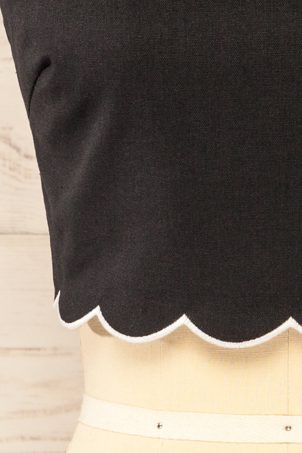 Kalila Black Cropped Top w/ Scalloped Hemline | La petite garçonne bottom