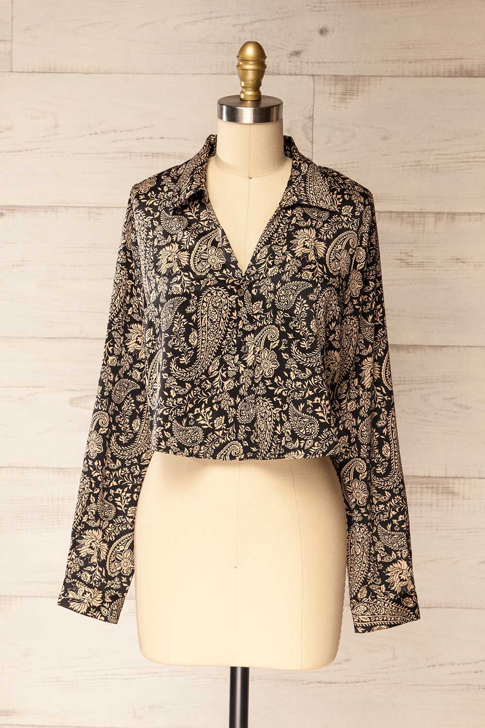 front view of sewing mannequin wearing Kalyan Cropped Paisley Print Shirt from La petite garçonne