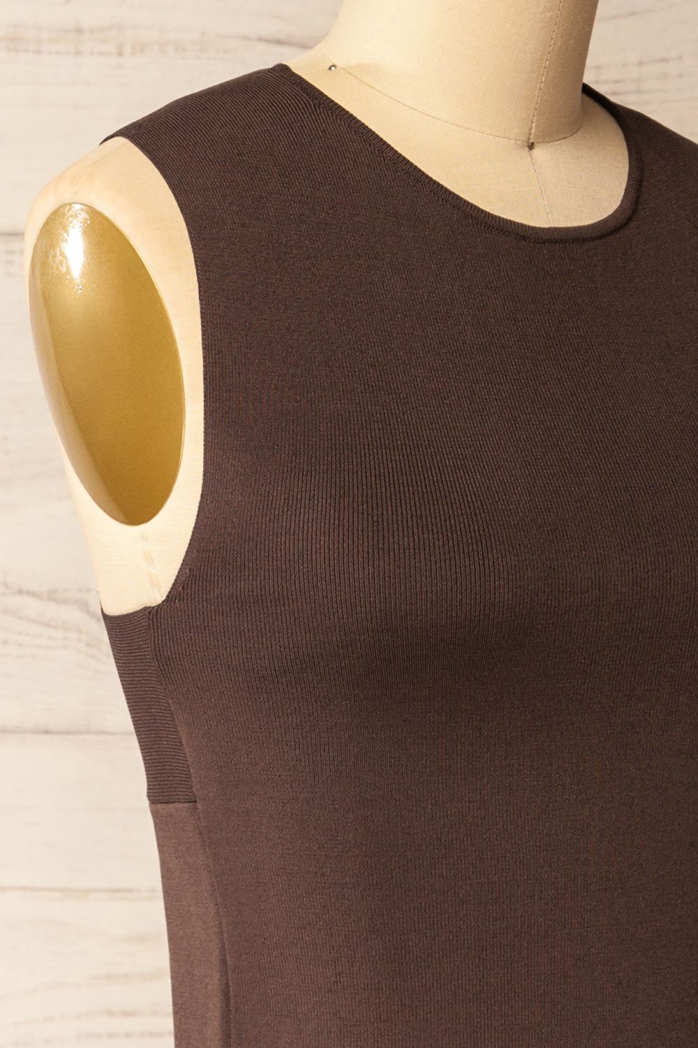 side of a Mannequin wearing a Kerang Brown Ribbed Crop Top from La petite garçonne