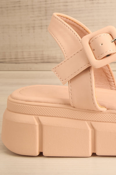 Kitsch Beige Platform Sandals | La petite garçonne side close-up