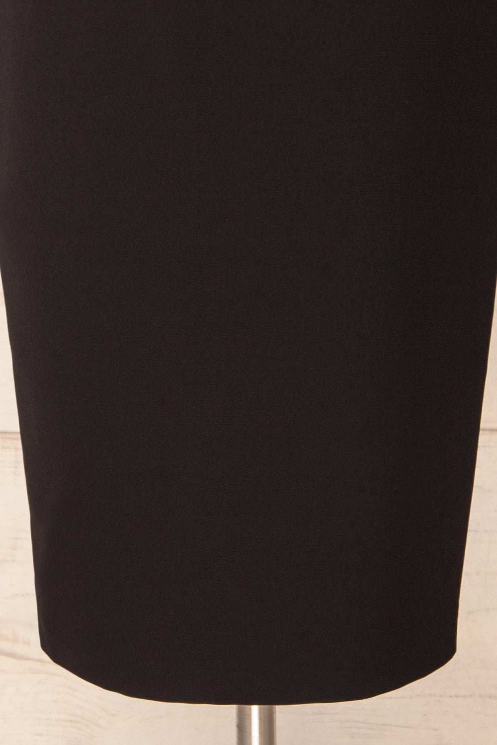 Kovna Noir | Robe Midi Ajustée à Dos Ouvert