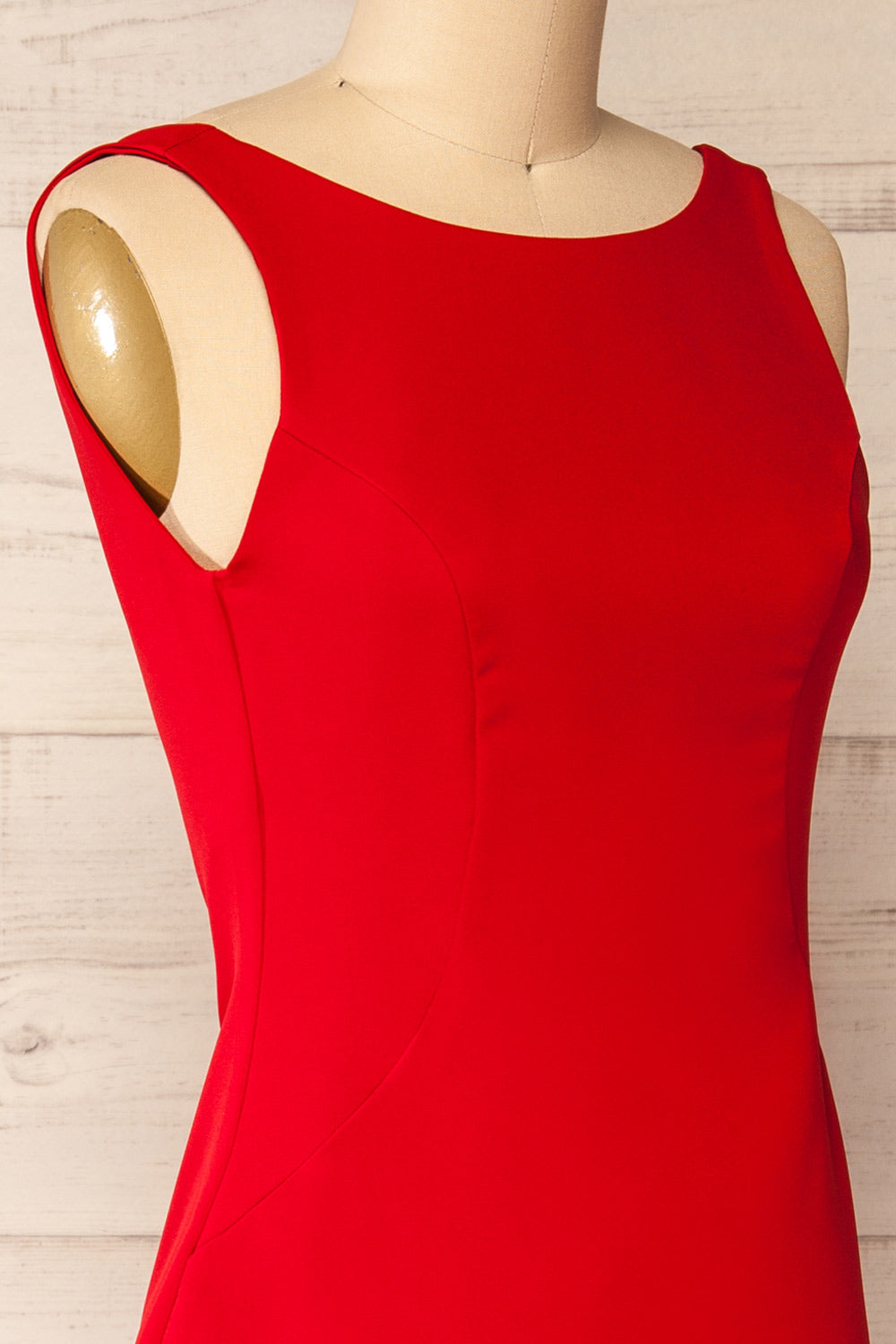 Kovna Red Fitted Midi Dress w/ Open Back | La petite garçonne side close-up