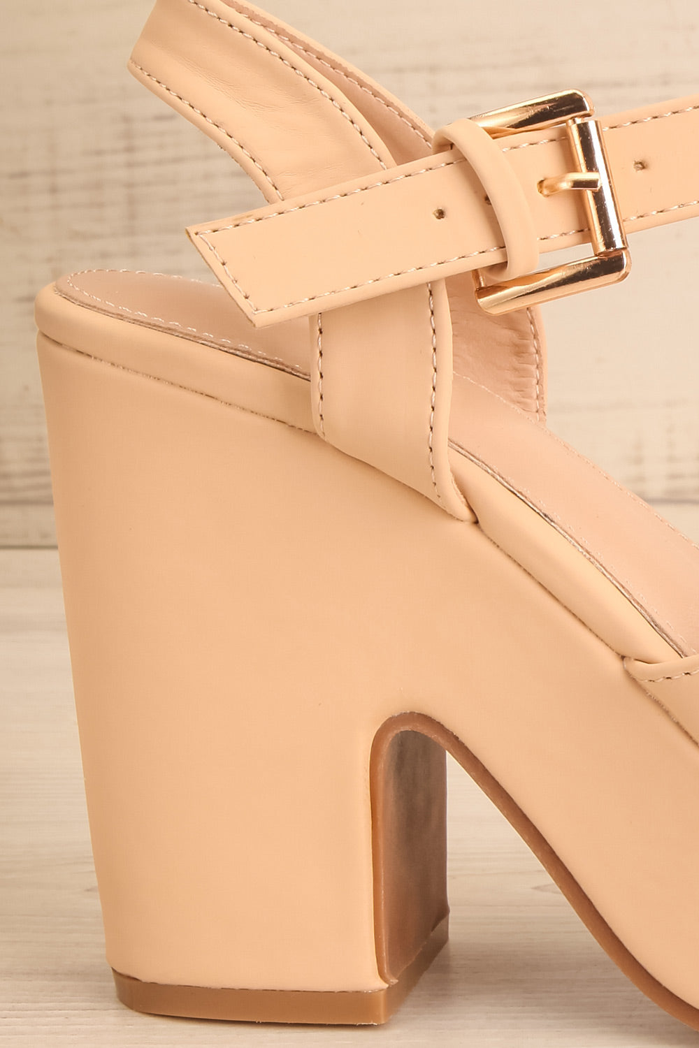 Kristy Beige Chunky Heeled Platform Sandals | La petite garçonne side close-up