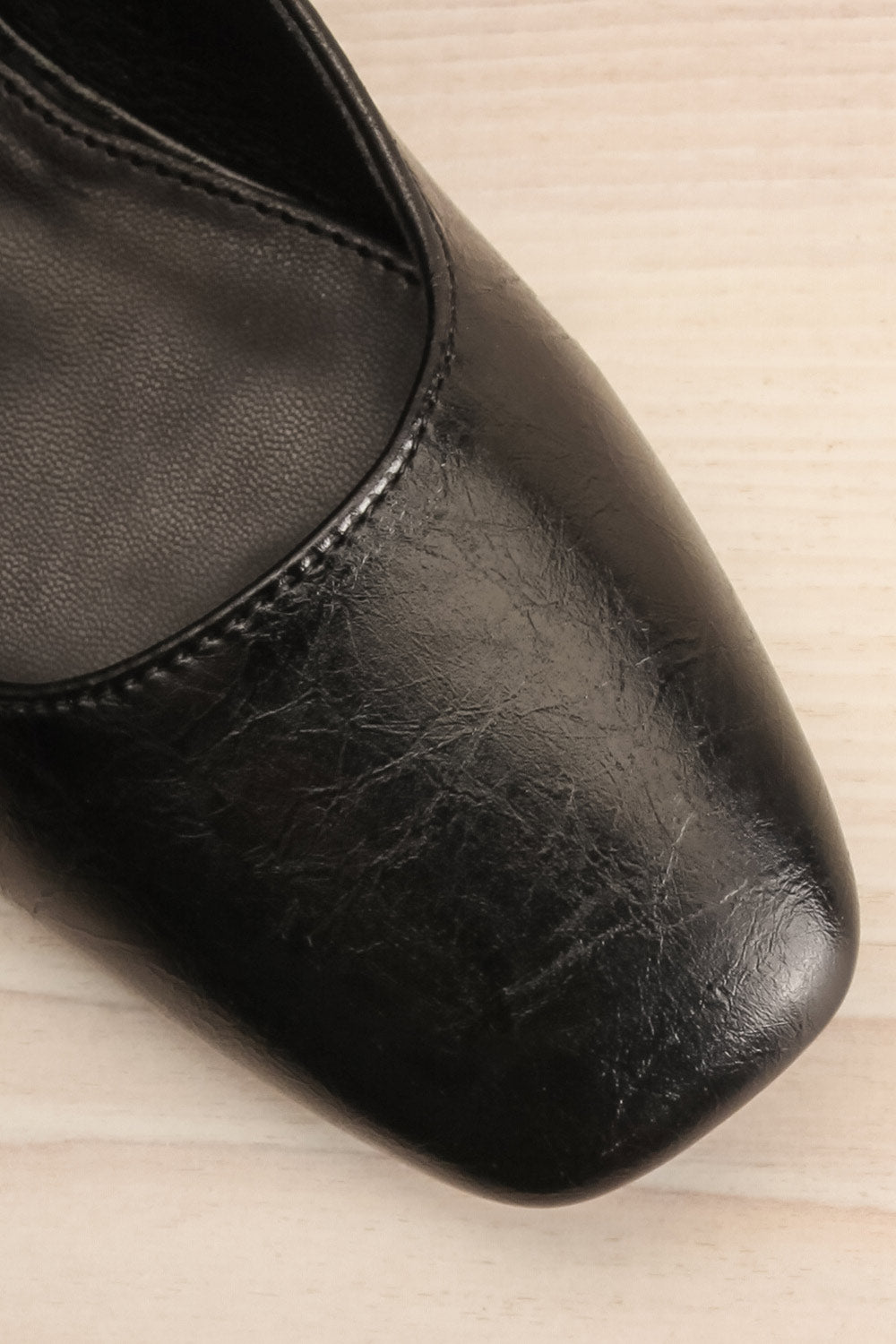 Kundah Pointed Toe Black Heels | La petite garçonne flat close-up