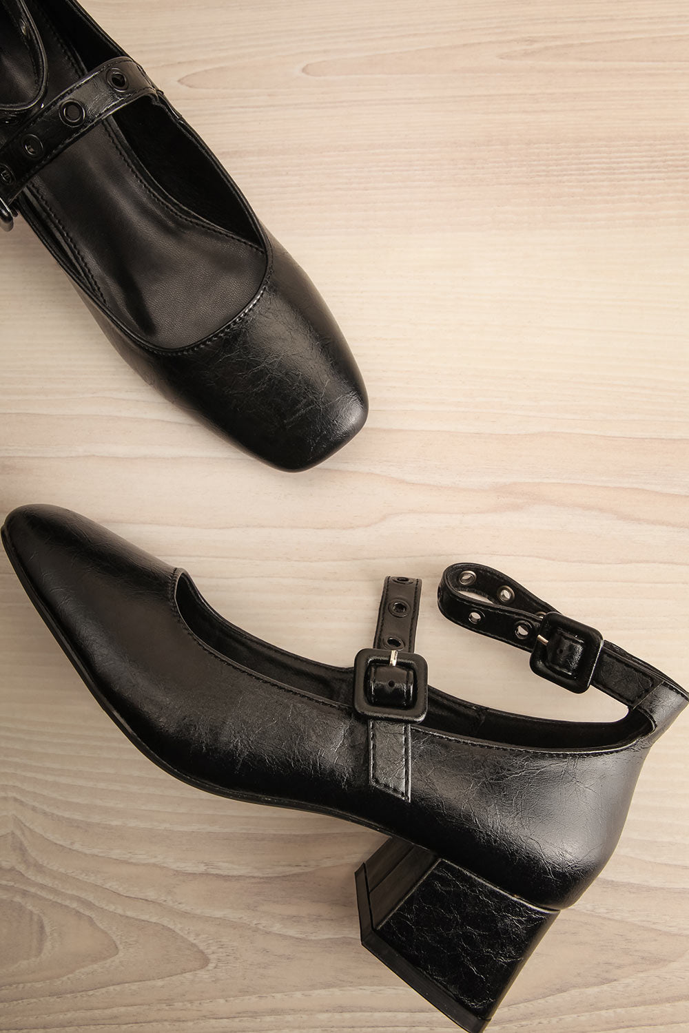 Kundah Pointed Toe Black Heels | La petite garçonne flat view