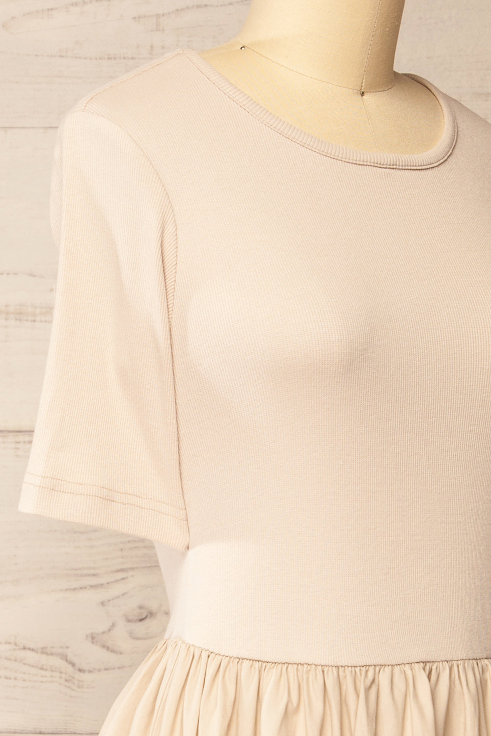Langtang Midi Beige Tee Dress | La petite garçonne side