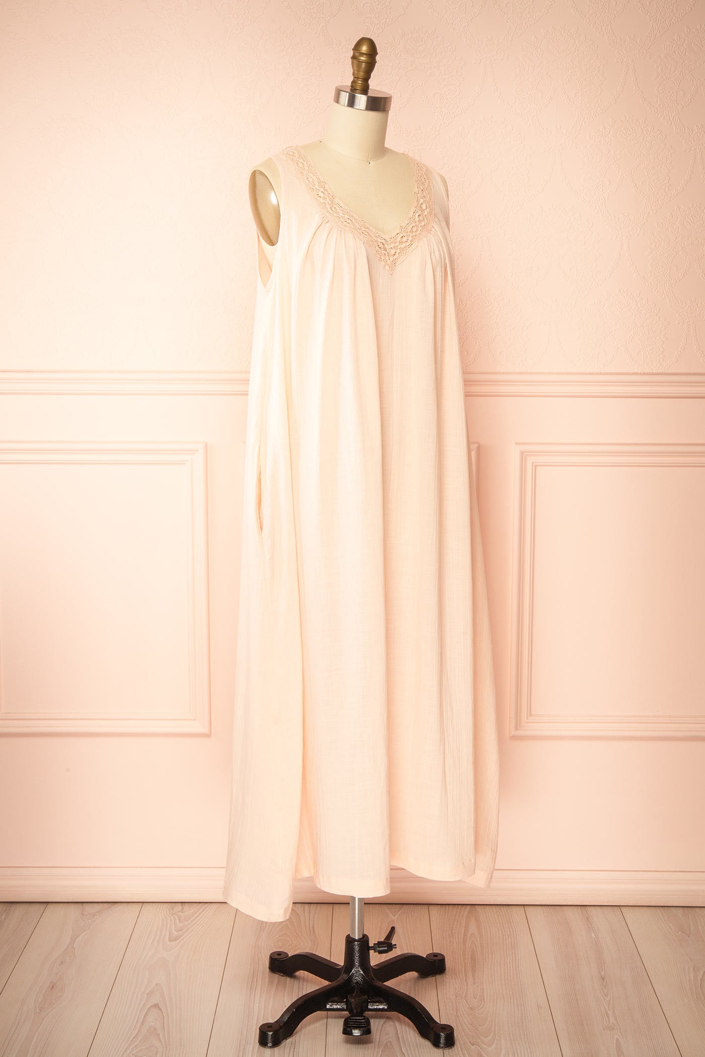 Lirien | Light Pink Lace-Trim Sleeveless Nightgown with Pockets