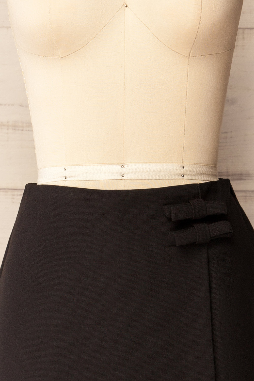 Livorno Black Skort with Bows | La petite garçonne front