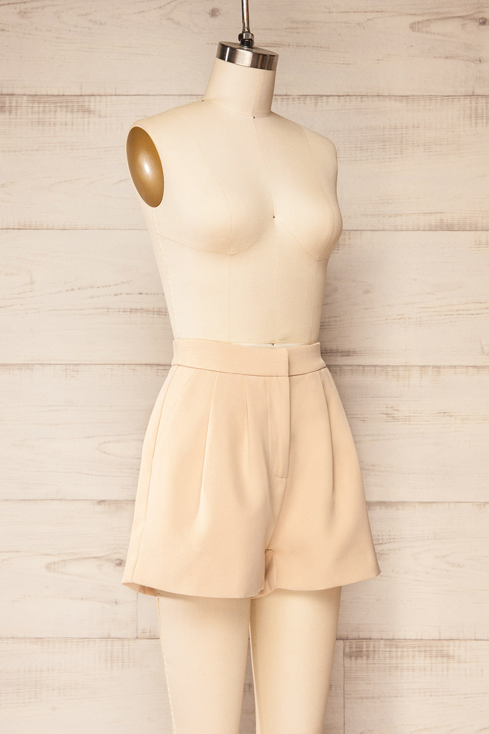 Lonsdale Beige High-Waisted Shorts w/ Pockets | La petite garçonne side view