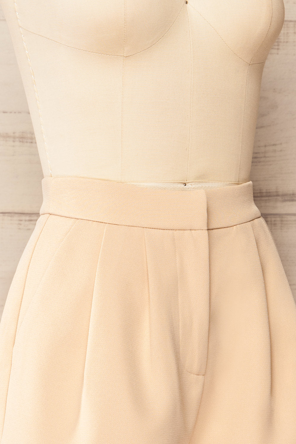 Lonsdale Beige High-Waisted Shorts w/ Pockets | La petite garçonne side