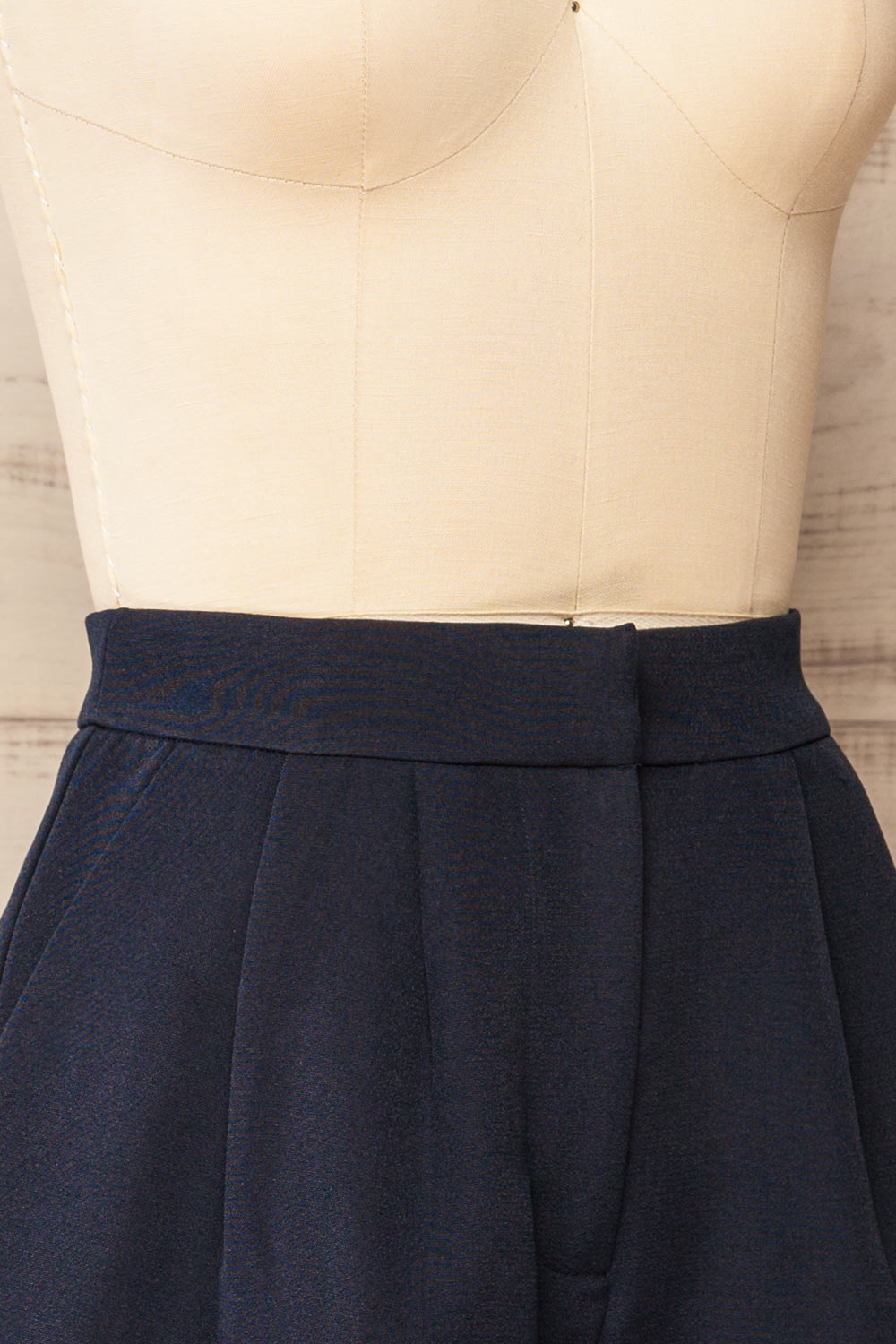 Lonsdale Navy High-Waisted Shorts w/ Pockets | La petite garçonne side