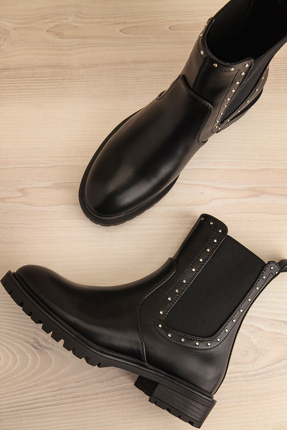 Luena Black Studded Chelsea Boots La petite garçonne