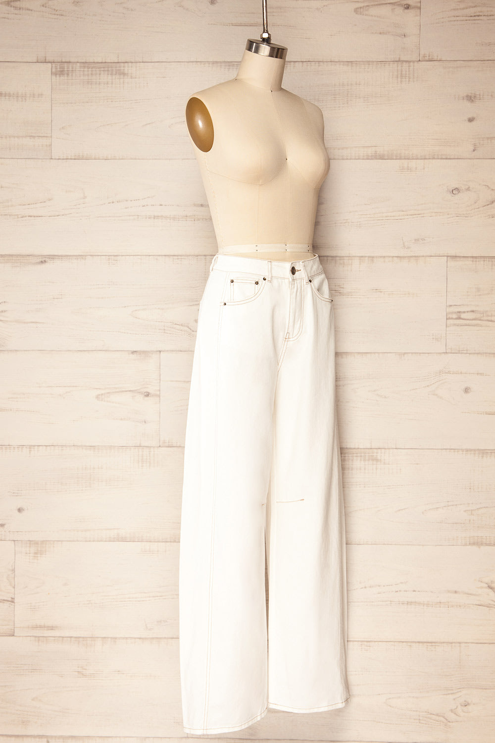 Mabutsane High-Waisted White Jeans | La petite garçonne side view