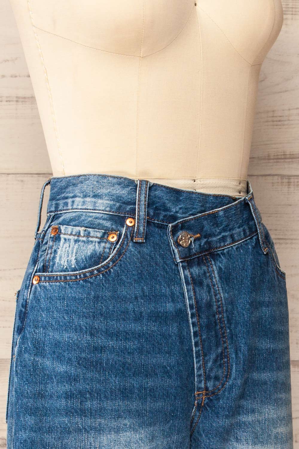 Macau Medium Wash Crossover High-Waisted Jeans | La petite garçonne side