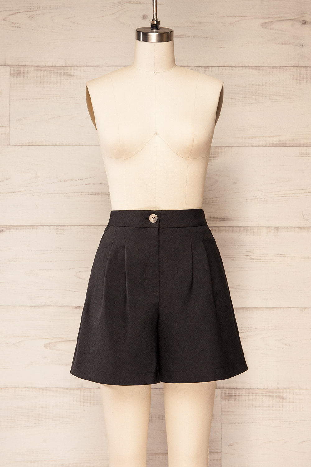 Maddox Black Shorts with Pleats | La petite garçonne front view