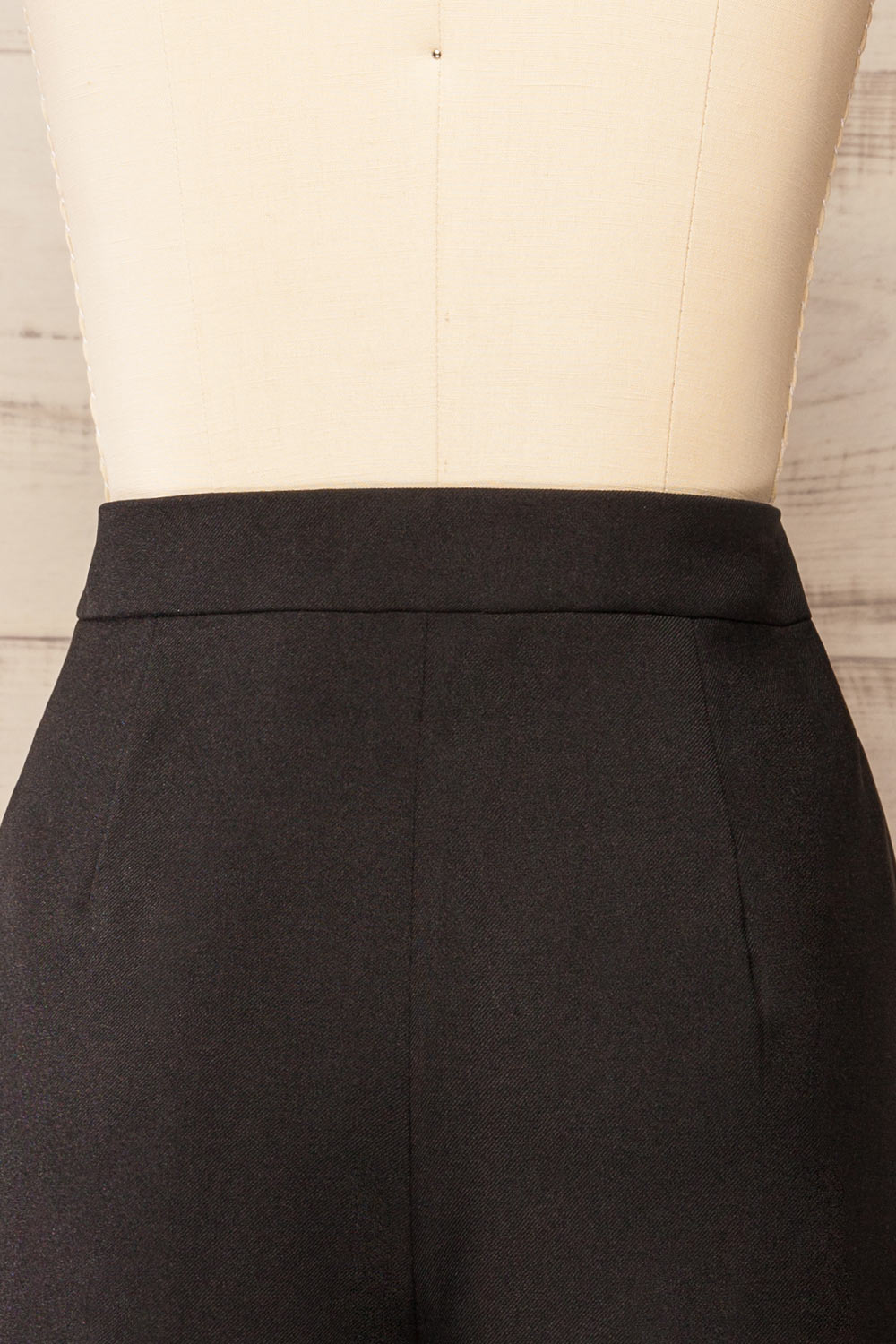 Maddox Black Shorts with Pleats | La petite garçonne back