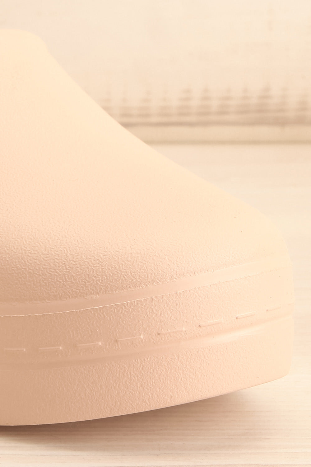 Magnolia Blush Lightweight Mules | La petite garçonne front close-up