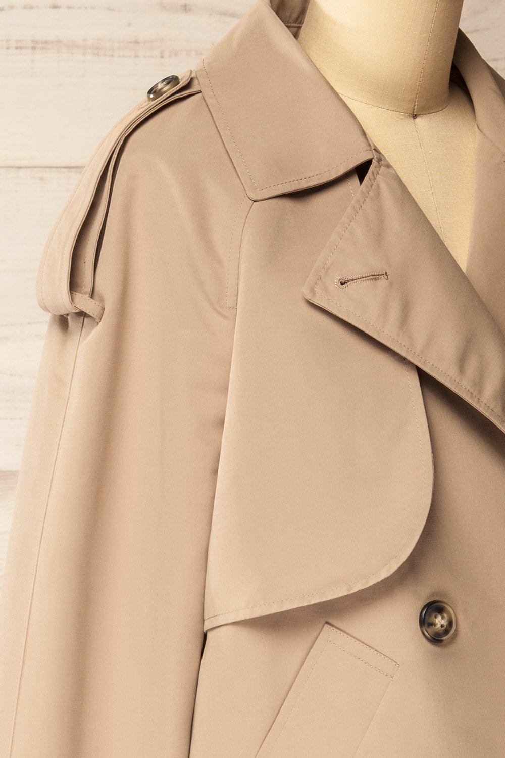 Manduria Short Trench Coat | La petite garçonne side