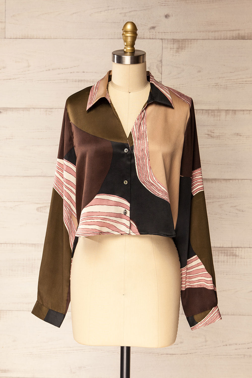 front view of sewing mannequin wearing Marino Cropped Abstract Print Shirt from La petite garçonne
