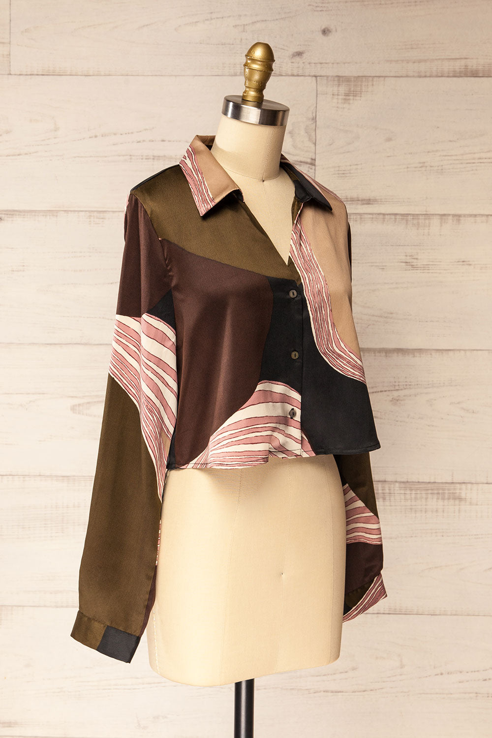 side view of sewing mannequin wearing Marino Cropped Abstract Print Shirt from La petite garçonne
