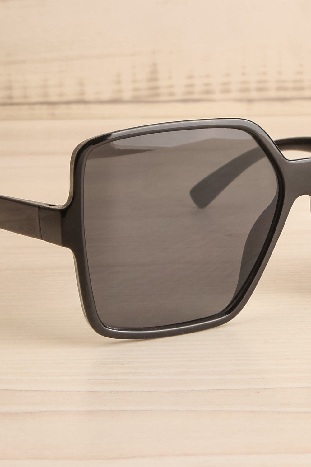 Medusa Black Square Sunglasses | La petite garçonne side close-up