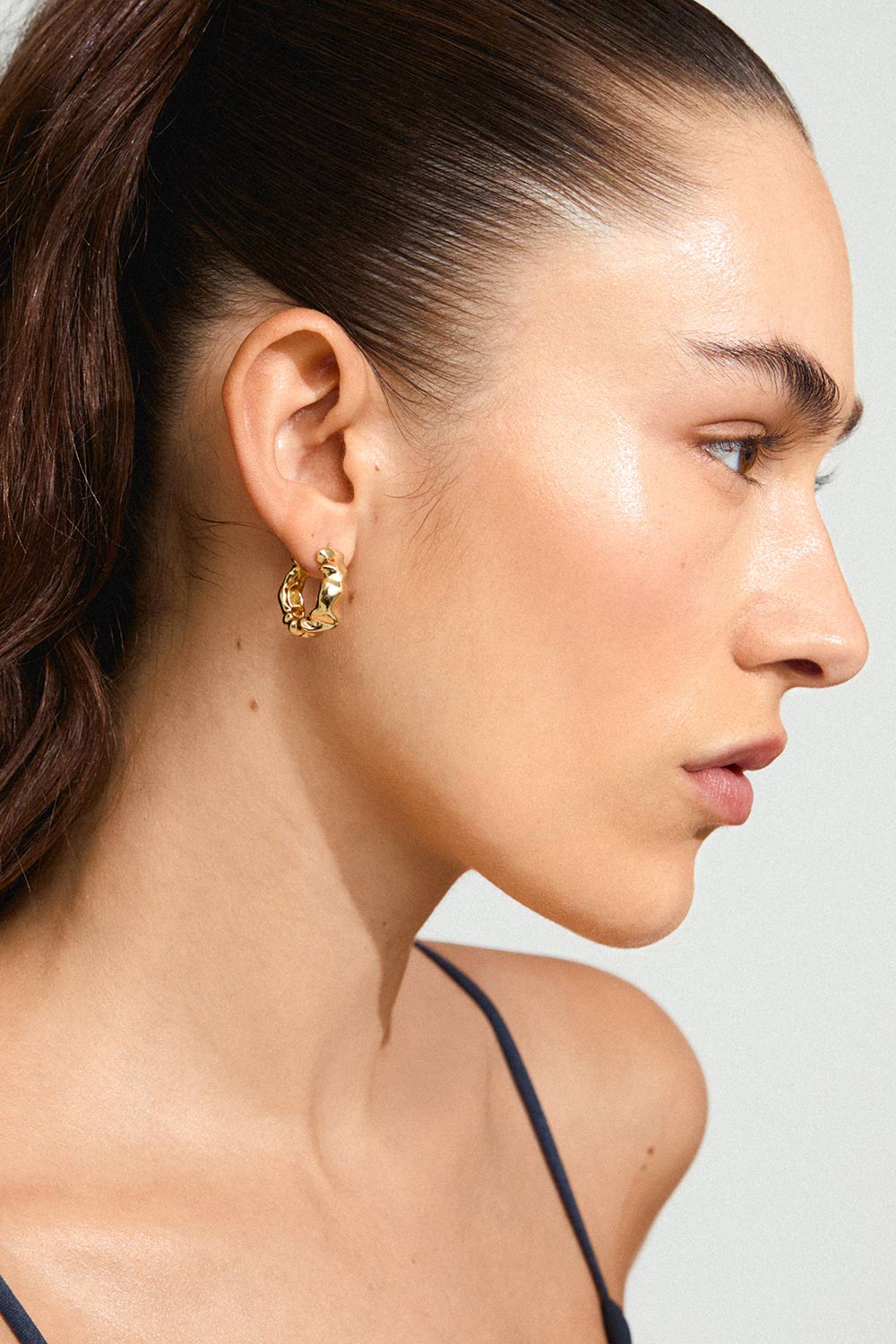 Mellia Gold Recycled Textured Hoop Earrings | La petite garçonne model