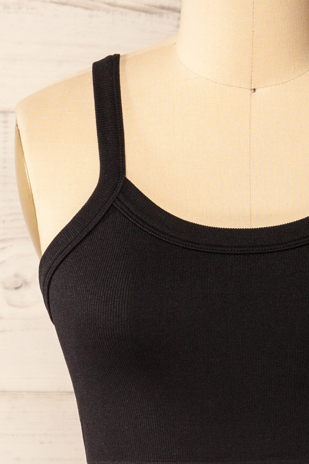 Merignas Black Cropped Ribbed Cami | La petite garçonnefront close-up