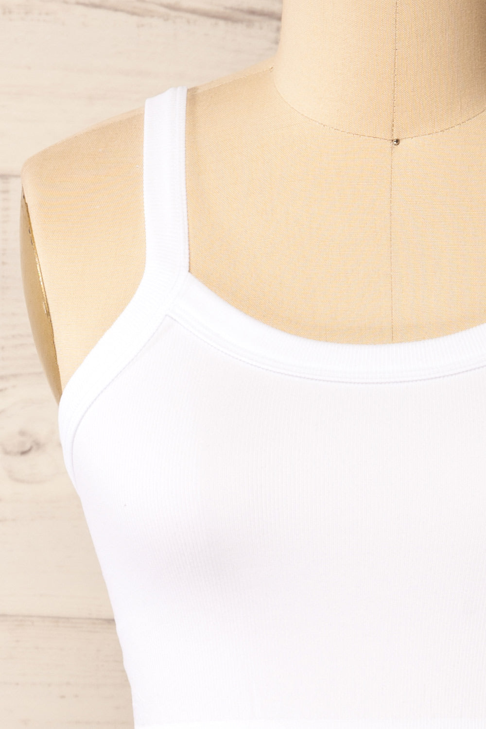 Merignas White Cropped Ribbed Cami | La petite garçonne front close-up