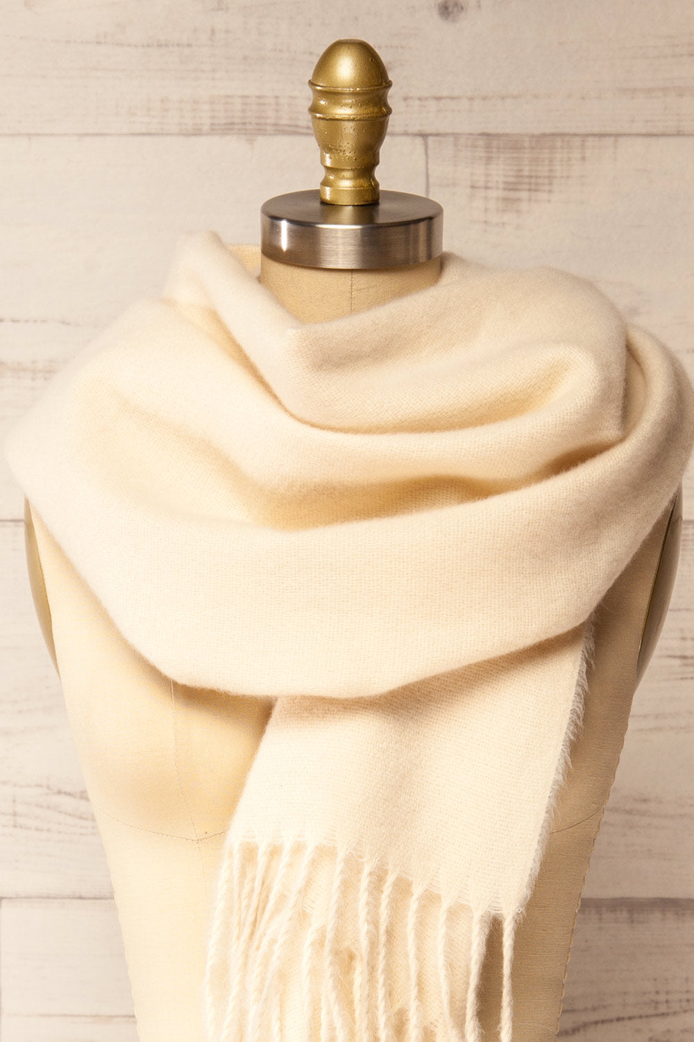 Minet Ivory Fuzzy Knit Scarf | La petite garçonne middle