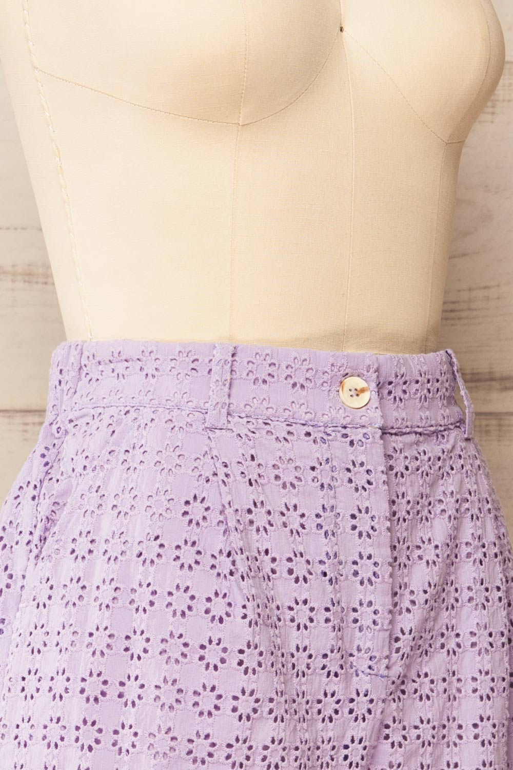 Mobberley Lilac High-Waisted Shorts w/ Openwork | La petite garçonne side