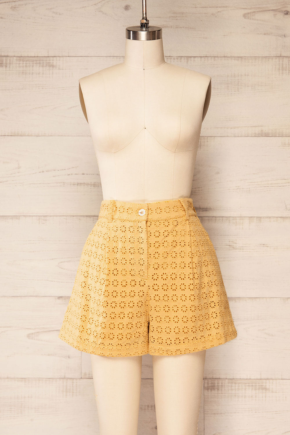 Mobberley Yellow High-Waisted Shorts w/ Openwork | La petite garçonne front view