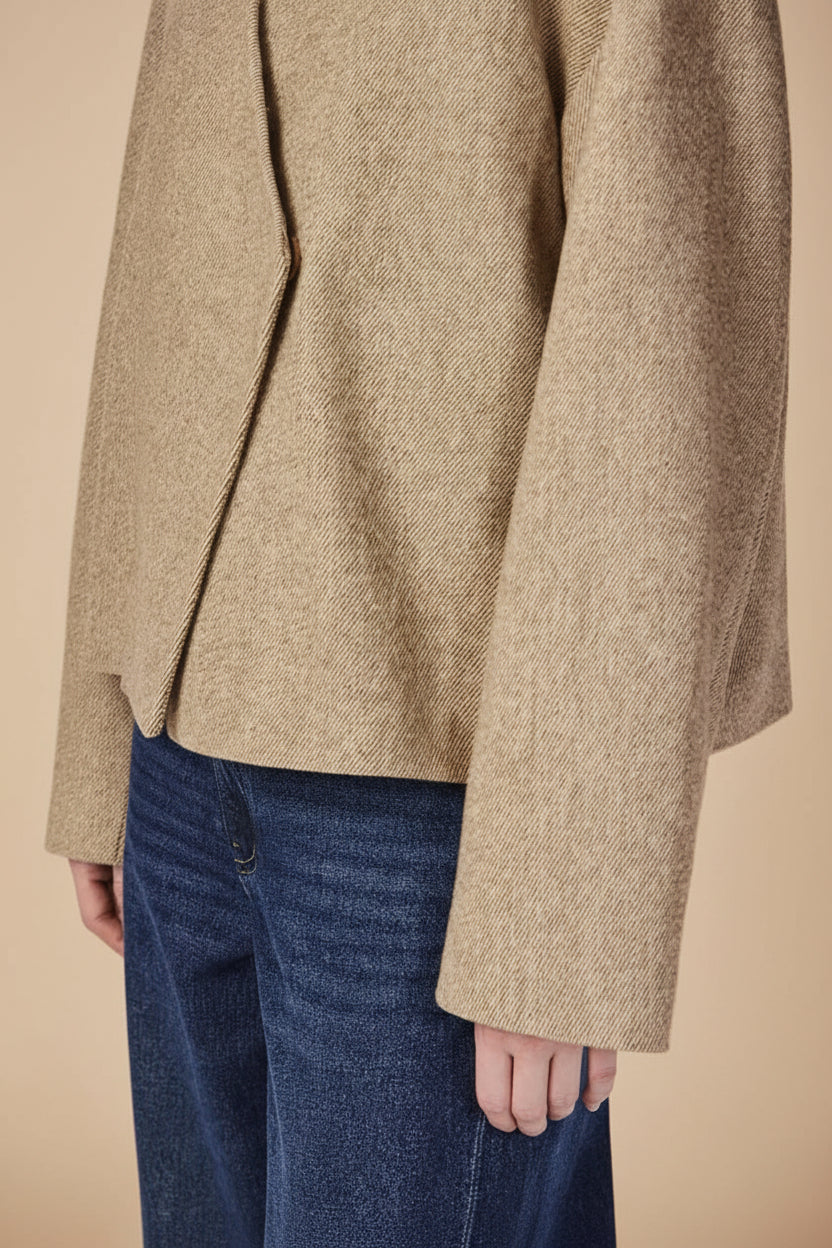 Montano Oversized Jacket w/ Asymmetric Front | La petite garçonne model close-up