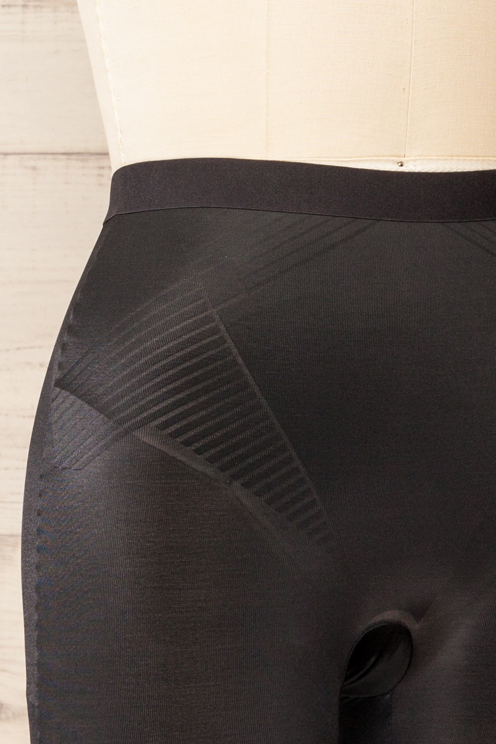 Motown Black Invisible Mid-Thigh Shaping Shorts | La petite garçonne side