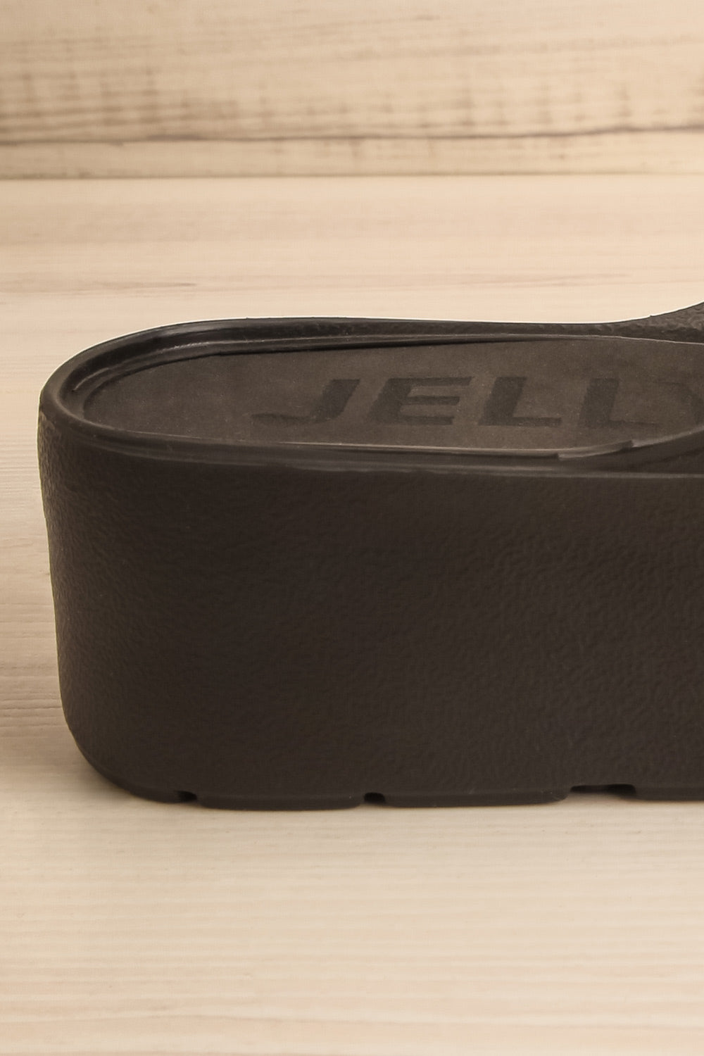 Muur Black Platform Slide Sandals | La petite garçonne side back